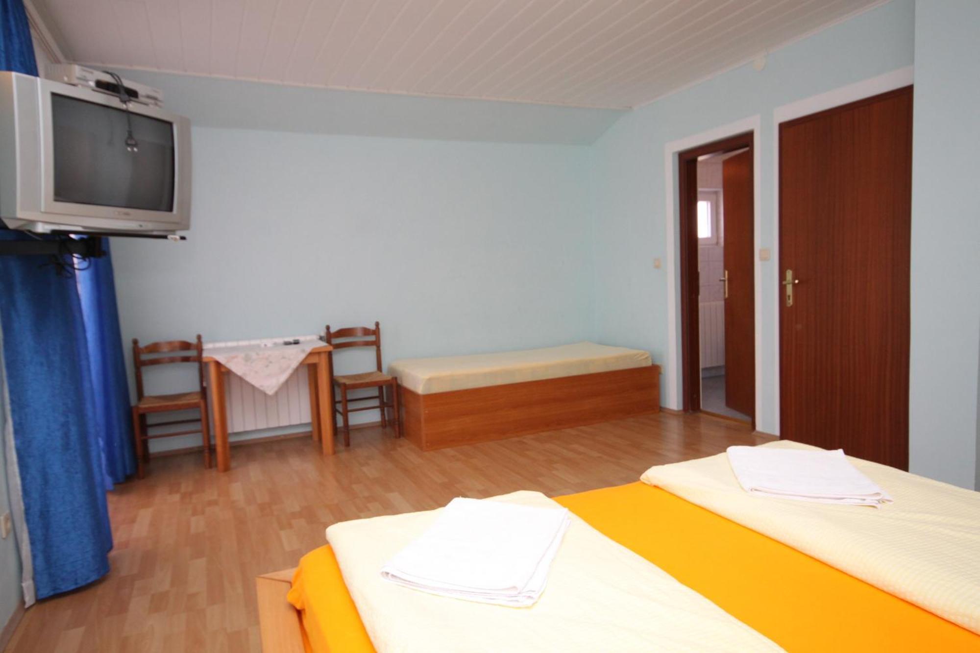 Rooms With A Swimming Pool Peroj, Fazana - 2235 Habitación foto
